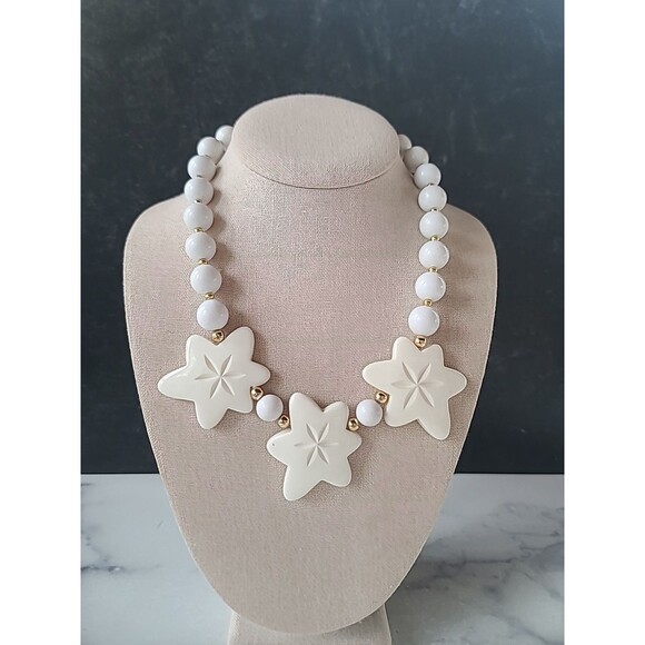 White Plastic And Gold Tone Metal Beaded Necklace Vintage Costume Jewelry, READ - Picture 1 of 10